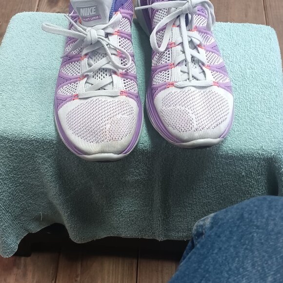 Nike,s women shoes - Picture 1 of 3